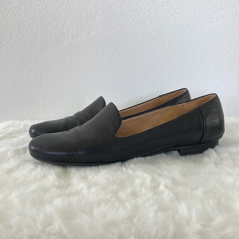 NATURALIZER Kit2 round-toe slip-on loafer flats Black leather Size 7 1/2